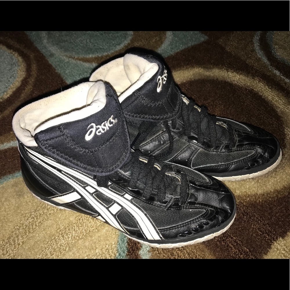 ASICS Wrestling Shoes. Size 5-1/2. Good condition.